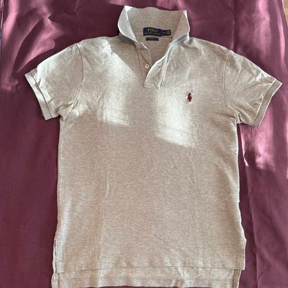 Men’s polo custom fit size small